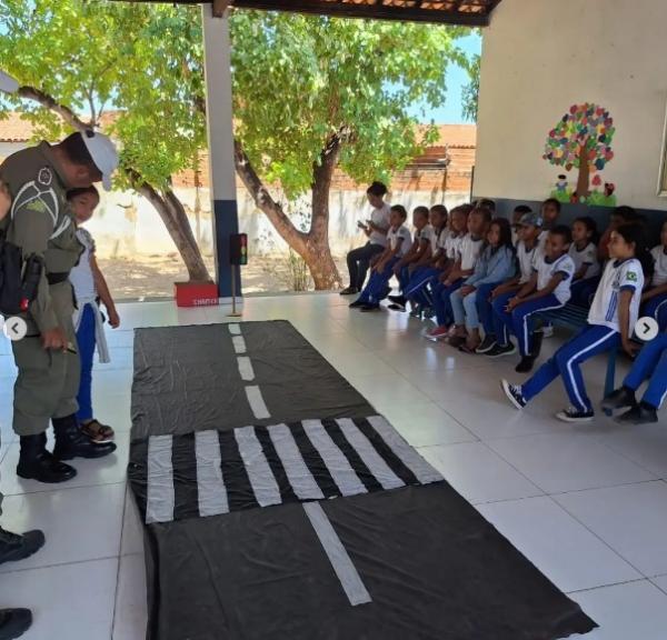 Equipe de tr&acirc;nsito do 3&ordm; BPM realiza palestra em Escola Municipal durante a Semana de Tr&acirc;nsito.(Imagem:Reprodu&ccedil;&atilde;o/Instagram)