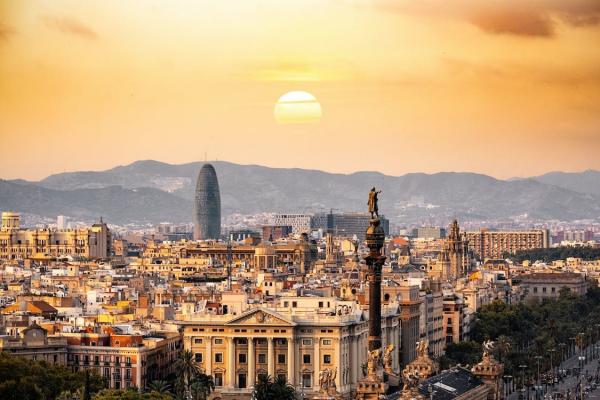 Quais são as melhores atividades para fazer em Barcelona além das Ramblas?