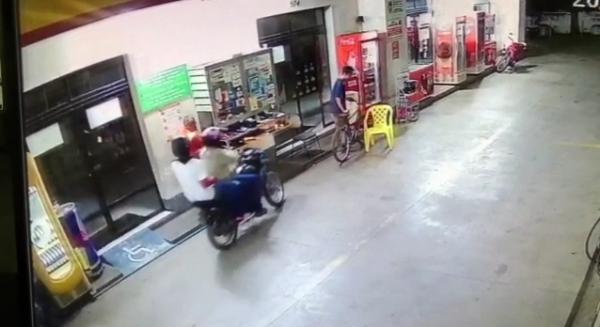 Ladrões armados assaltam postos de combustíveis, panificadora e lanchonete em Floriano