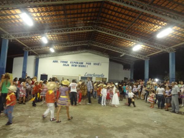 Col&eacute;gio Imparcial realizou tradicional Festa Junina em Bar&atilde;o de Graja&uacute;.(Imagem:FlorianoNews)