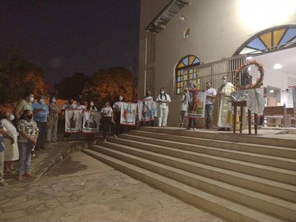 Fiéis participam do encerramento do festejo de Nossa Senhora SantAna em Floriano