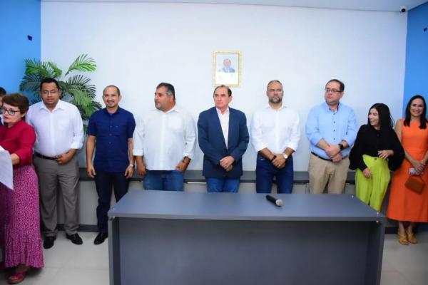 Poder Legislativo de Floriano participa da posse de novos secret&aacute;rios municipais   Nesta ter&ccedil;a-feira, 9 de abril, assumiram cargos no primeiro escal&atilde;o da Prefeitura de Floriano, ci(Imagem:CMF)