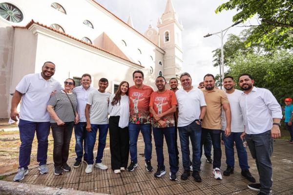 No Domingo de Páscoa, Joel e Ciro participam de procissão no meio da multidão no Centro de Teresina(Imagem:Ascom)