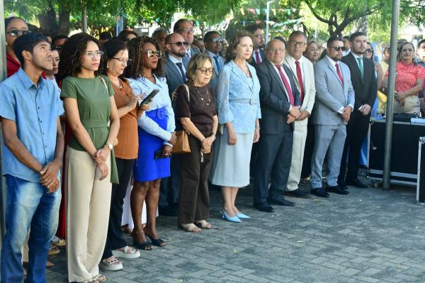 129 anos - Poder Legislativo prestigia ato cívico pelo Dia da Bandeira de Floriano(Imagem:CMF)