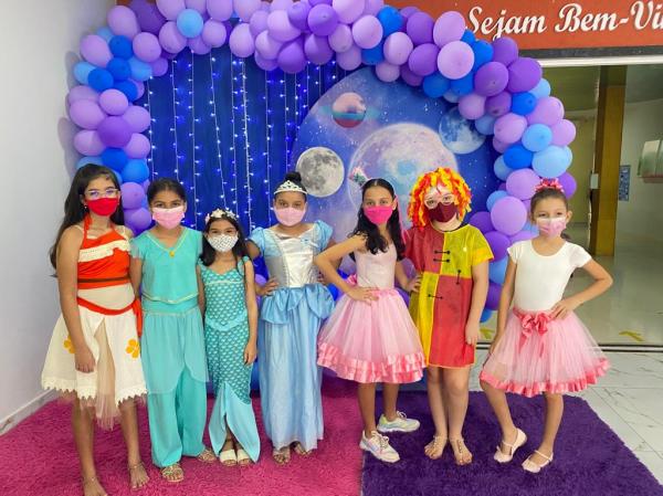Colégio Impacto Kids realiza "festa a fantasia" em comemoração ao Dia das Crianças
