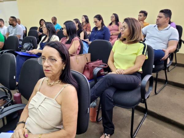 Controladoria de Floriano promove curso aos servidores que atuam na gestão e fiscalização de contratos (Imagem:Secom)
