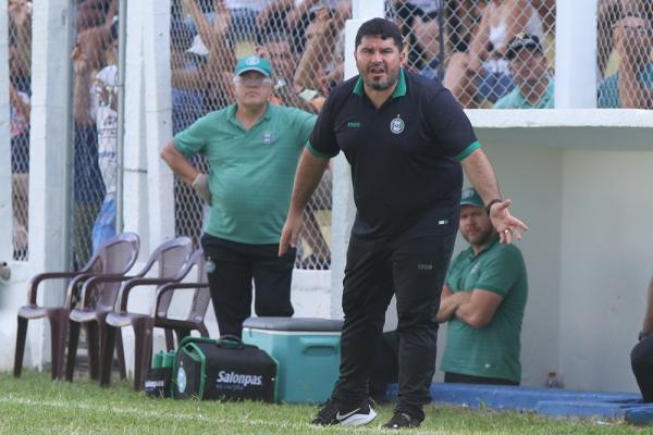 Com possibilidade de Abel sair, Vasco faz consulta ao staff de Eduardo Barroca, do Coritiba