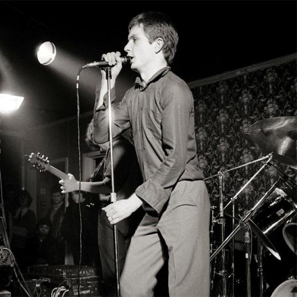 Ian Curtis: 40 anos depois, obra do cantor do Joy Division é mais apropriada do que nunca