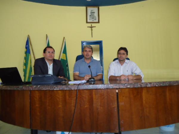 Reuni&atilde;o define plano de cargos e sal&aacute;rios dos servidores p&uacute;blicos de Floriano.(Imagem:FlorianoNews)