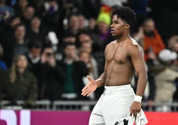 "Endrick resolve": jornais da Espanha destacam brasileiro em vitória do Real Madrid
