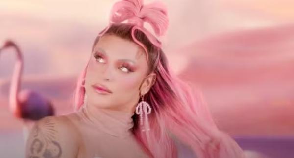 "São Amores": Pabllo Vittar é atração confirmada na Parada da Diversidade de Parnaíba, litoral do PI