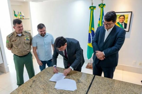 Governador do Piauí assina nomeação de mais de 1 mil policiais militares e anuncia nova convocação