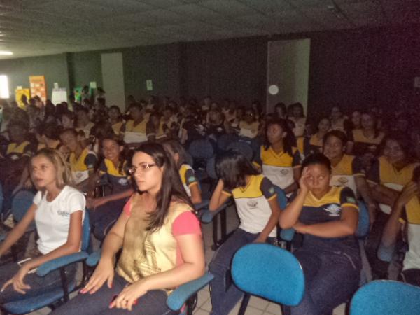 Unidade Escolar Djalma Nunes realizou a III Feira de Ciências em Floriano
