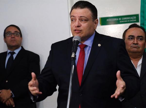 Gessivaldo Isaías busca votos de deputados dissidentes no PT e MDB