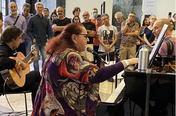 Cida Moreira segue toadas nobres ao cantar modinhas no II "Festival Mário de Andrade"