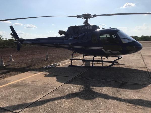 Helic&oacute;ptero utilizado com os suspeitos de tr&aacute;fico de drogas no Piau&iacute;.(Imagem:Divuga&ccedil;&atilde;o/Pol&iacute;cia Civil)