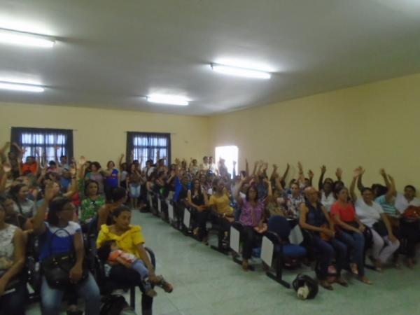 Sem pagamento do terço de férias, professores iniciam greve em Floriano