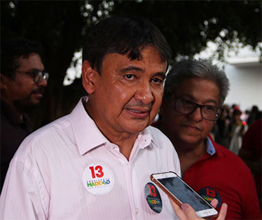 Bloqueio de recursos do TJ dificulta pagamento de despesas, diz governador