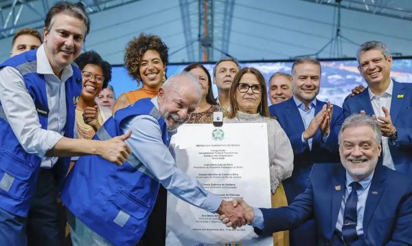 Lula inaugura prédios da UFF e anuncia edital para cursinhos populares