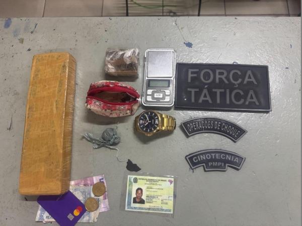 Força Tática prende dois homens por tráfico de drogas no bairro Taboca, em Floriano