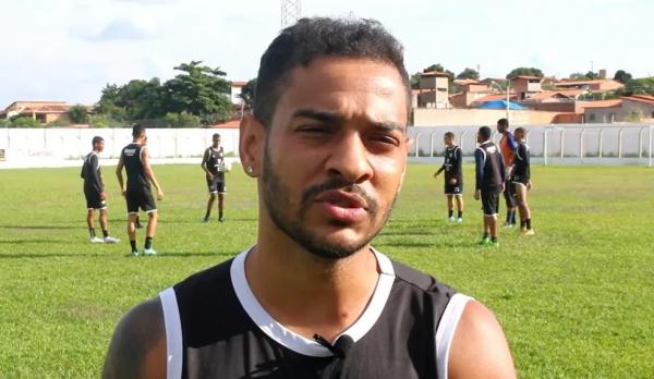Liderança no Corisabbá, Araxá valoriza descanso entre jogos no Piauiense: "Recuperar a perna"