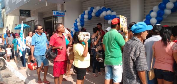 Inaugura&ccedil;&atilde;o do Magazine Liliani em Floriano atraiu dezenas de clientes.(Imagem:FlorianoNews)