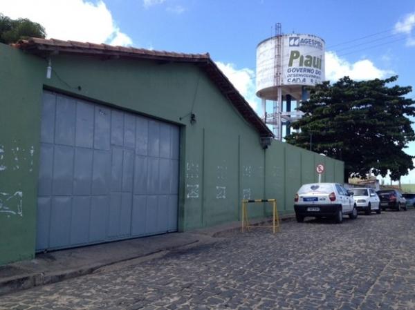 Polícia tenta recapturar detento que fugiu disfarçado de visitante