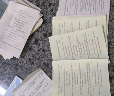 Cunhados são presos em banco com extratos falsos e 55 cartões de crédito
