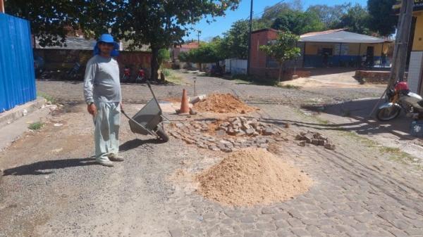 Tapa-buracos em ruas e avenidas segue a todo vapor em Floriano