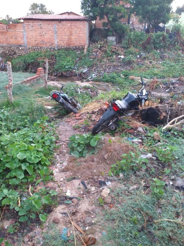 Duas motos são encontradas abandonadas em bairros de Floriano