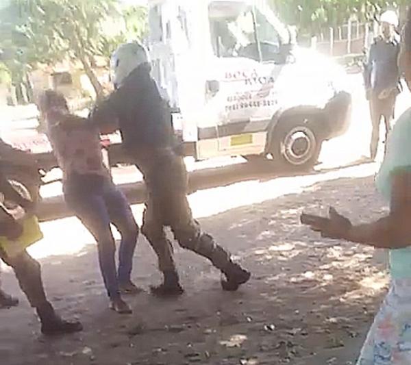 Vídeo mostra agressão durante abordagem policial em Buriti dos Lopes