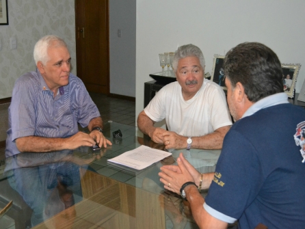 Presidente da Alepi trata sobre a seca com senador Elmano Ferrer