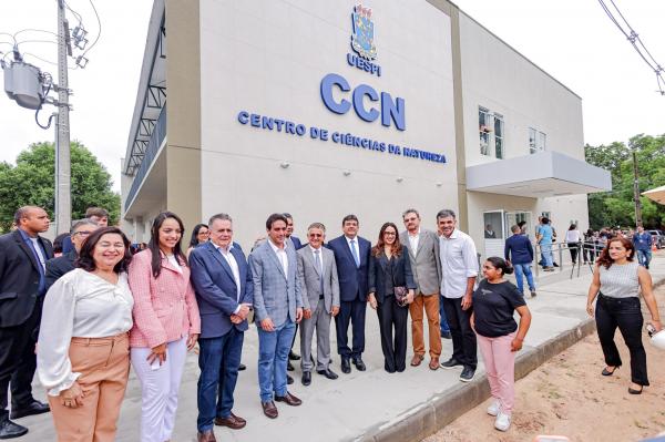 Rafael Fonteles entrega obra que faz parte da maior reforma da Uespi, com investimento de R$ 25 mil(Imagem:Divulgação)