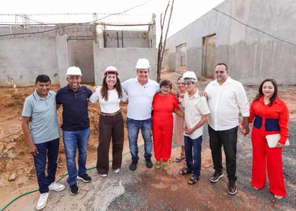 Ciro visita obras de escola em Barro Duro, que conta com investimentos de R$ 11 milhões