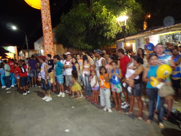 Desfiles de escolas de samba alegram a Av. Get&uacute;lio Vargas.(Imagem: FlorianoNews)
