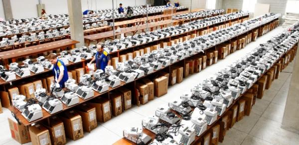 Mais de 138 milh&otilde;es de brasileiros ir&atilde;o votar nas 501 mil urnas eletr&ocirc;nicas espalhadas pelo pa&iacute;s.(Imagem:Rodolfo Buhrer/Fotoarena/AE)