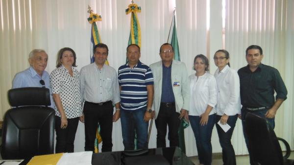 Prefeito Gilberto Júnior discutiu habitação popular em reunião