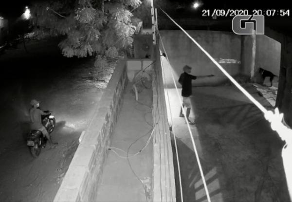 Bandido armado invade casa e tenta assaltar jovens no PI