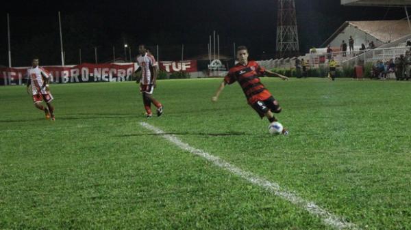 Rian teve participa&ccedil;&atilde;o decisiva j&aacute; na sua primeira partida pelo Flamengo-PI.(Imagem:Wenner Tito)