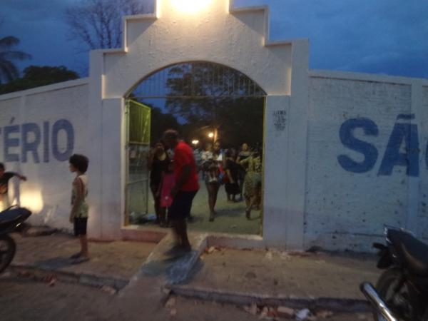 Cemit&eacute;rio de Floriano(Imagem:FlorianoNews)