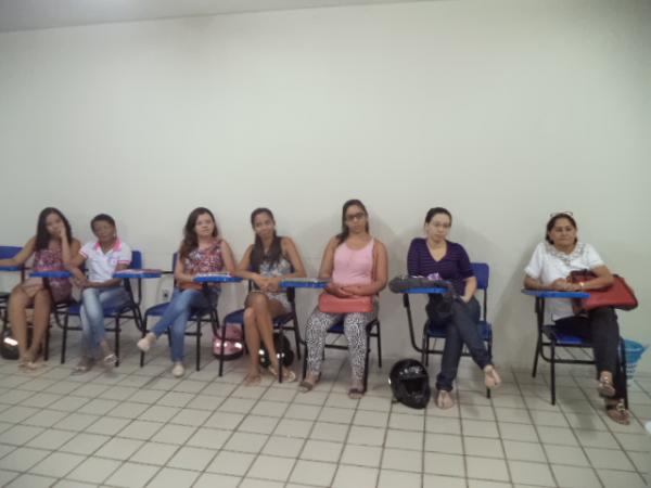 Acadêmicos do curso de Pedagogia da UESPI participam de palestra em Floriano