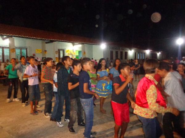 Alunos da Unidade Integrada Domingos Machado comemoraram o Dia do Folclore.(Imagem:FlorianoNews)