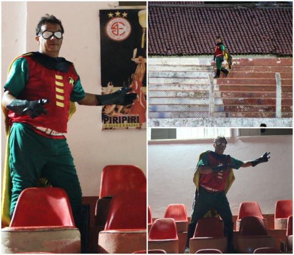 Cadê o Batman? Torcedor usa roupa do carnaval e vai de Robin para jogo