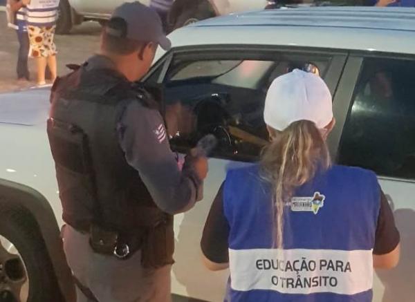 CIRETRAN realiza blitz educativa em Bar&atilde;o de Graja&uacute;.(Imagem:FlorianoNews)