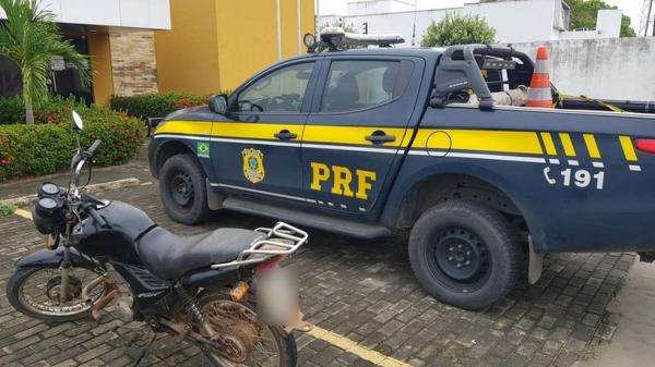 Idoso é preso suspeito de receptação ao ser abordado pela PRF com moto roubada no Piauí