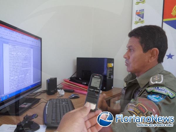Polícia Militar encontra motocicleta incendiada.(Imagem:FlorianoNews)