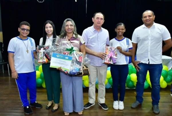 Prefeitura de Floriano premia participantes e parceiros dos Projetos Ambientais 2024