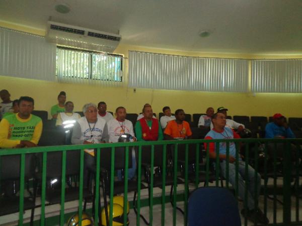 SUTRAN reuniu mototaxistas para discutir benefícios previdenciários.(Imagem:FlorianoNews)