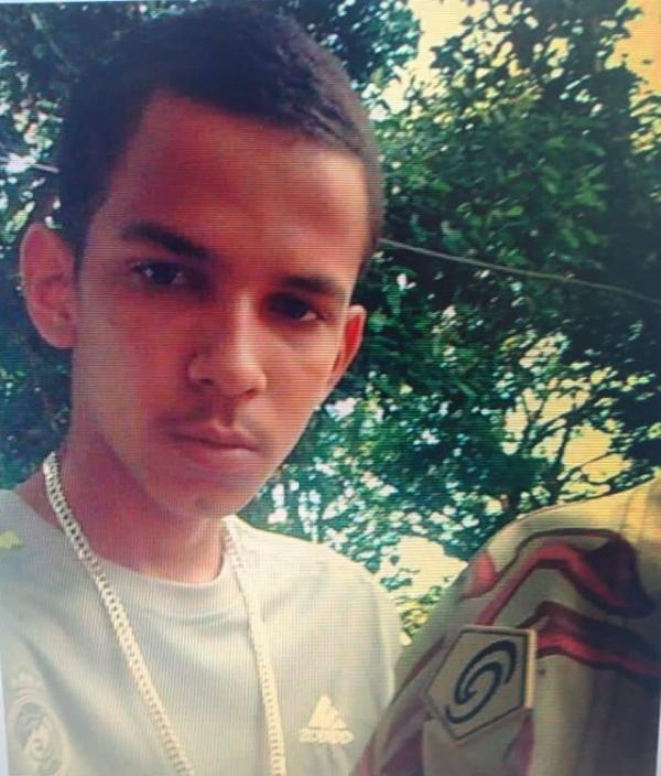 Foragido, Jean Lima da Silva, 21 anos, &eacute; suspeito de participar de ataque homof&oacute;bico em Brazl&acirc;ndia, no DF.(Imagem:PCDF/Divulga&ccedil;&atilde;o)