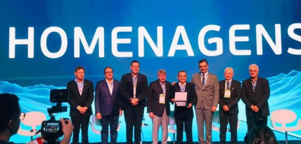 Grupo Jorge Batista é homenageado na Convenção ABAD 2022